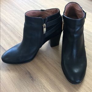 Louise et Cie Shoes - Louise Et Cie Vasca leather suede black booties Louise et Cie Shoes - Louise Et Cie Vasca leather suede black booties